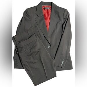 Anne Klein Women’s Charcoal w. Red Pinstripe Blazer Straight Leg Pantsuit Size 8